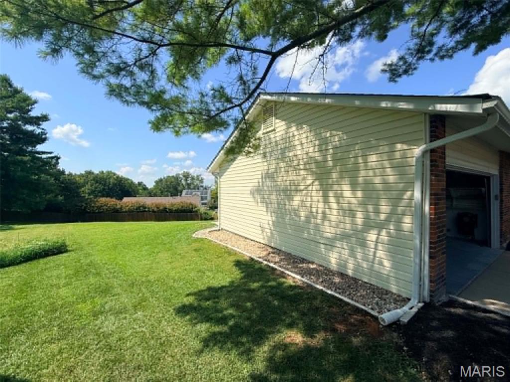 2nd image of 1068 Apricot Dr, Saint Charles, MO 63301 | MLS# MIS26049766