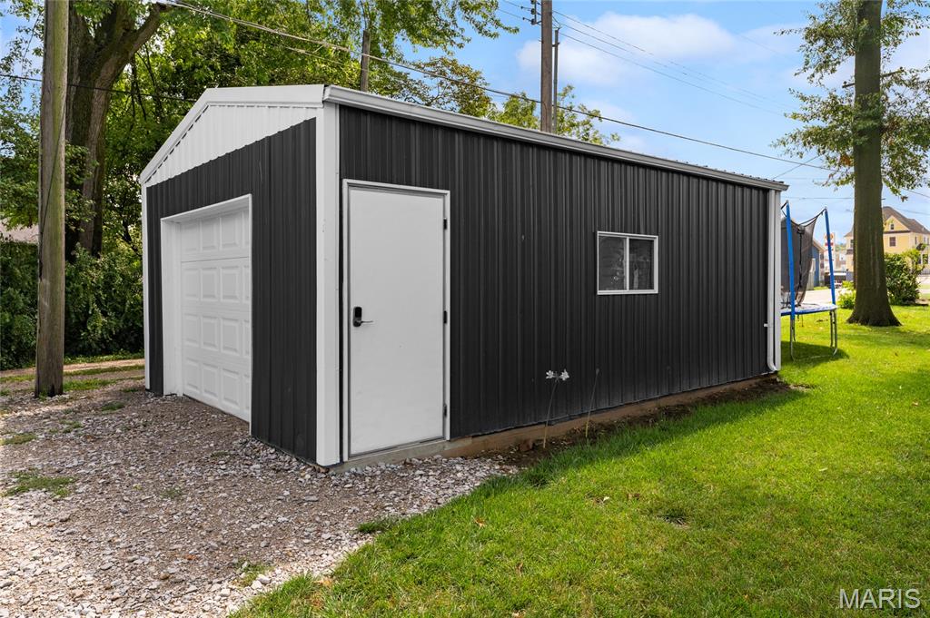 4th image of 120 E 1St St, Trenton, IL 62293 | MLS# MIS26049785