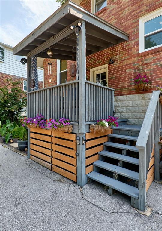 33rd image of 843 N Florissant Rd, Saint Louis, MO 63135 | MLS# MIS26049823