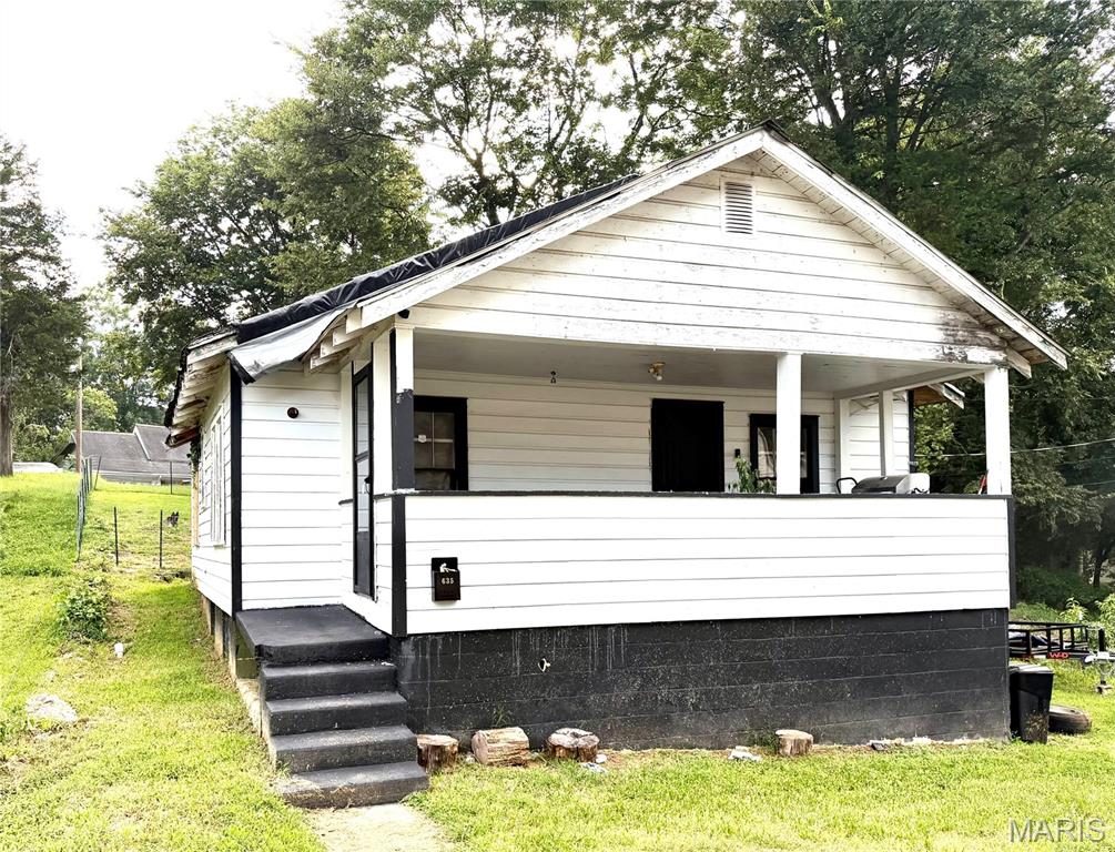1st image of 635 Lindsay Ave, Poplar Bluff, MO 63901 | MLS# MIS26049855