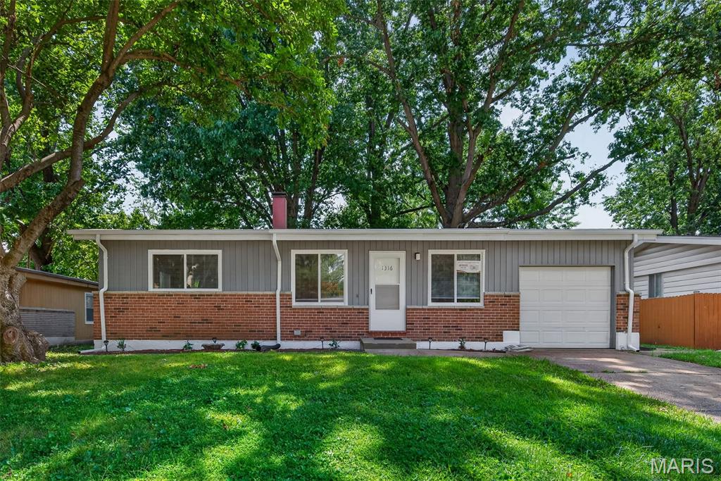2nd image of 1316 Bayonne Dr, Saint Louis, MO 63138 | MLS# MIS26049888