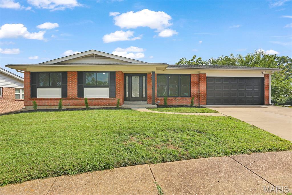 1st image of 10612 Ashburn Ct, Saint Louis, MO 63123 | MLS# MIS26049895
