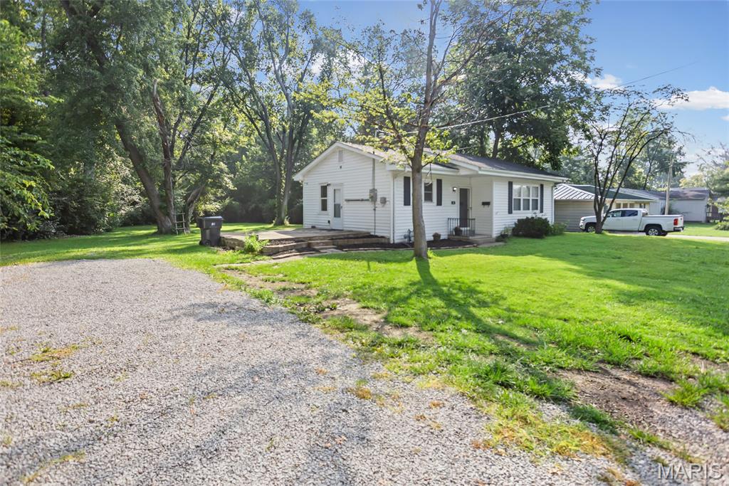 2nd image of 30 Apple Tree Ln, Belleville, IL 62221 | MLS# MIS26049900