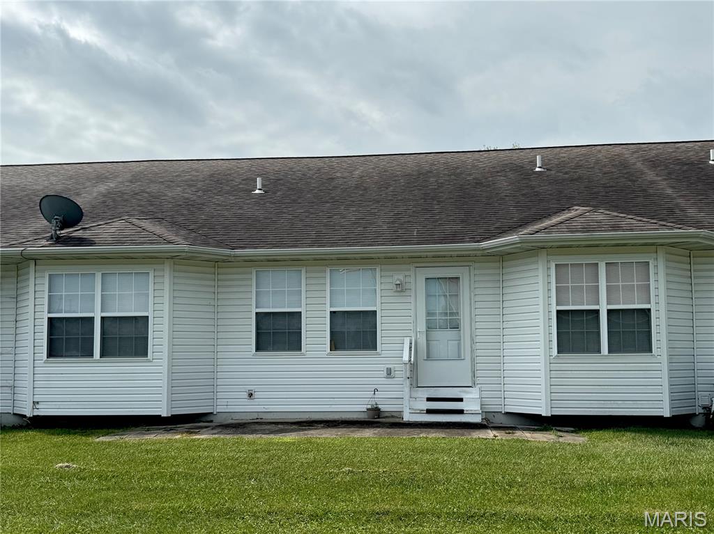 2nd image of 303 Elizabeth Dr, Litchfield, IL 62056 | MLS# MIS26049929