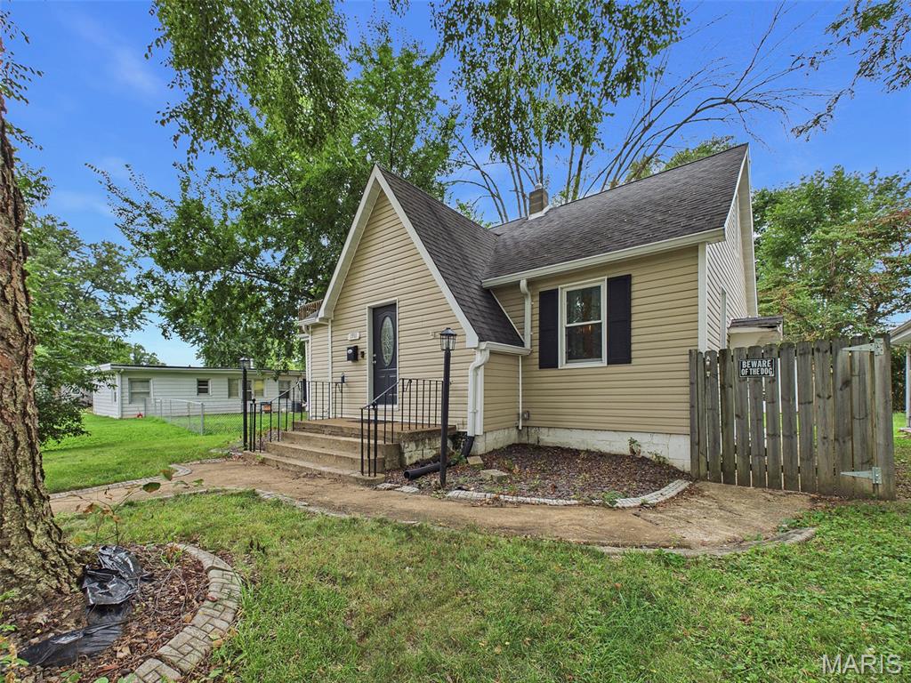 3rd image of 1911 N Charles St, Belleville, IL 62221 | MLS# MIS26049954