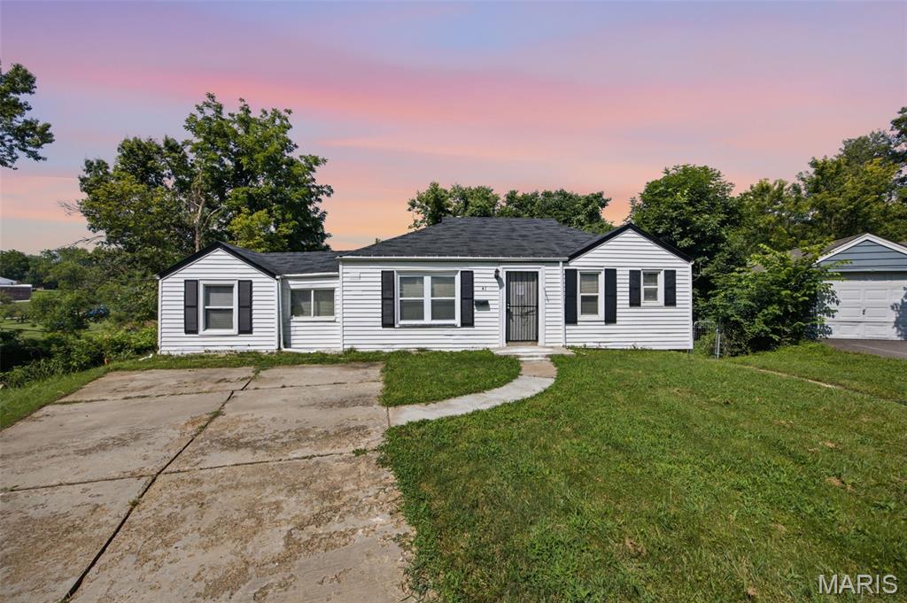 2nd image of 41 Henquin Dr, Saint Louis, MO 63135 | MLS# MIS26049960