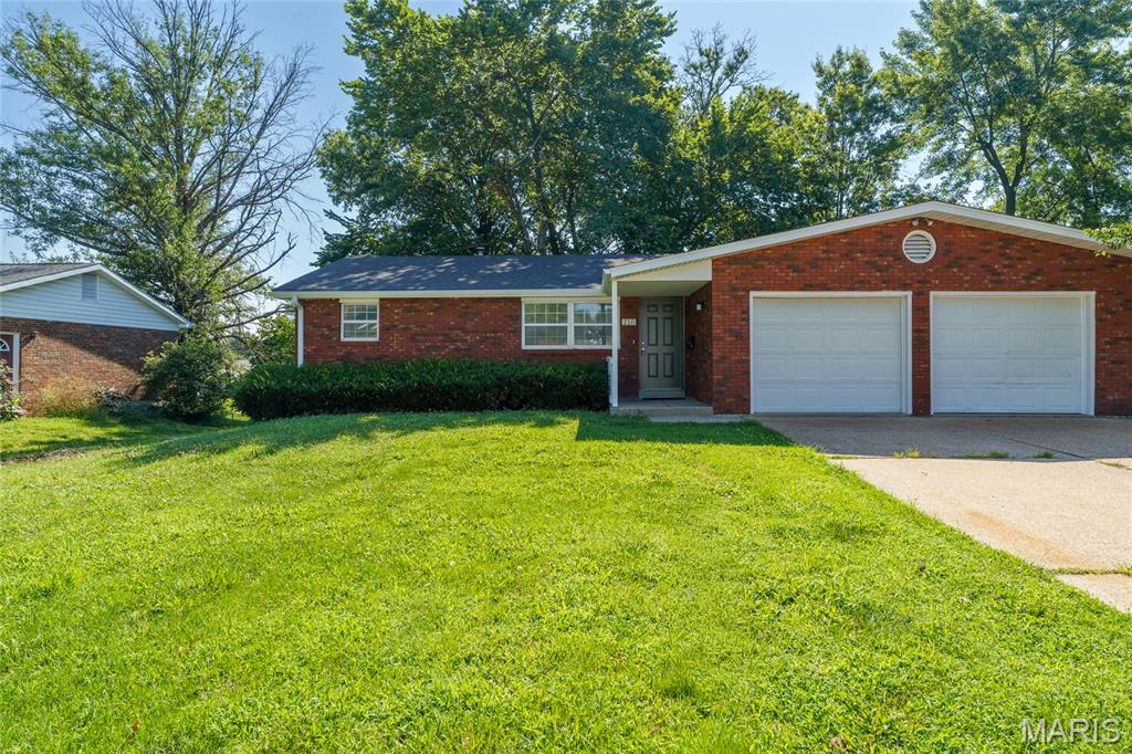 2nd image of 210 Anderson Ln, Belleville, IL 62221 | MLS# MIS26049989