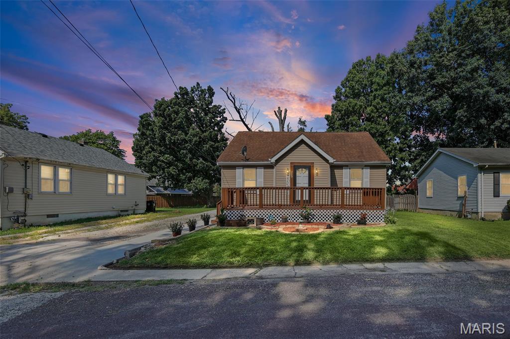 1st image of 209 N 14th St, Belleville, IL 62220 | MLS# MIS26049990