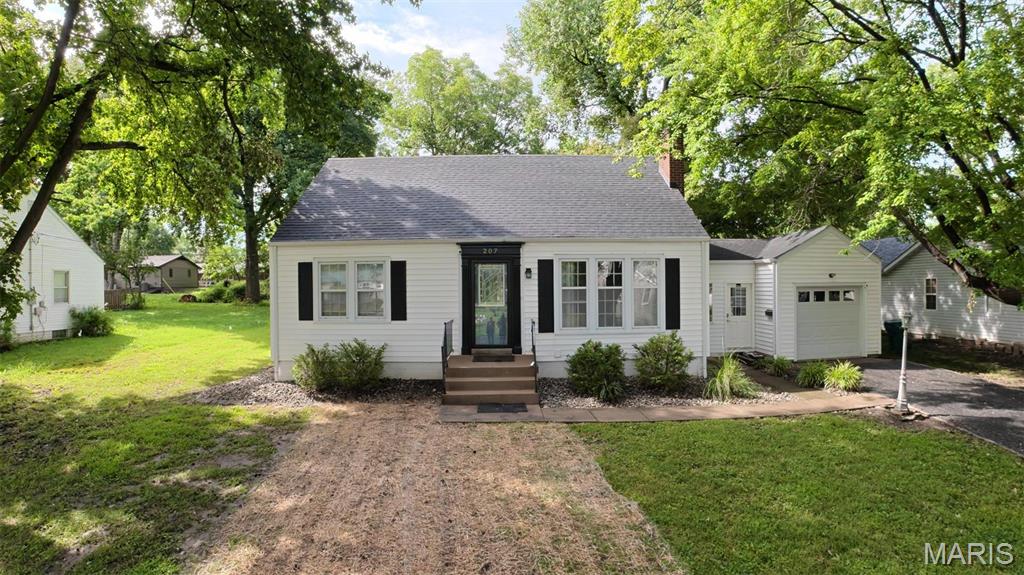 31st image of 207 Marilyn Dr, O Fallon, IL 62269 | MLS# MIS26050073