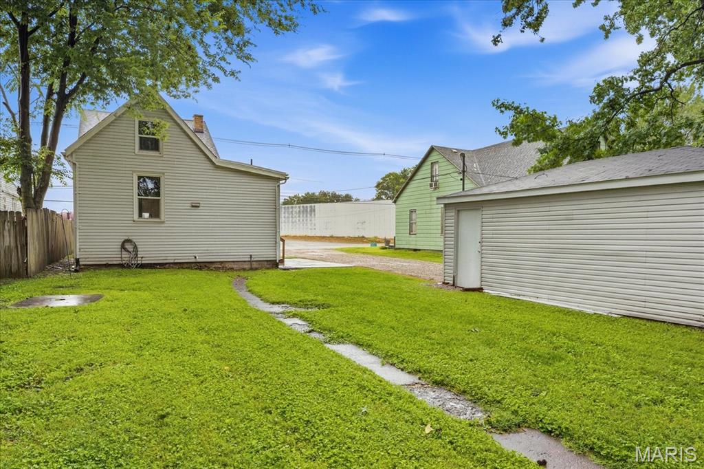 3rd image of 206 S 20Th St, Belleville, IL 62226 | MLS# MIS26050101