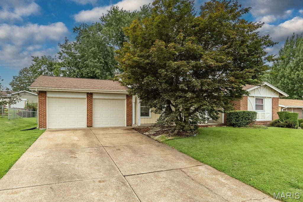 4th image of 2105 Barcelona Dr, Florissant, MO 63033 | MLS# MIS26050110
