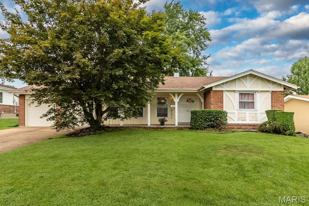 2nd image of 2105 Barcelona Dr, Florissant, MO 63033 | MLS# MIS26050110