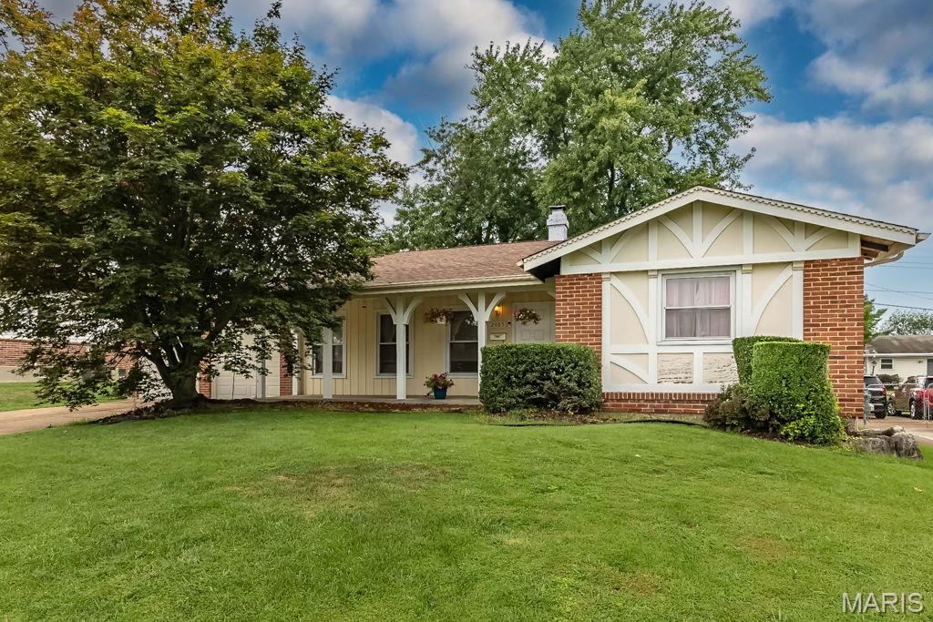3rd image of 2105 Barcelona Dr, Florissant, MO 63033 | MLS# MIS26050110