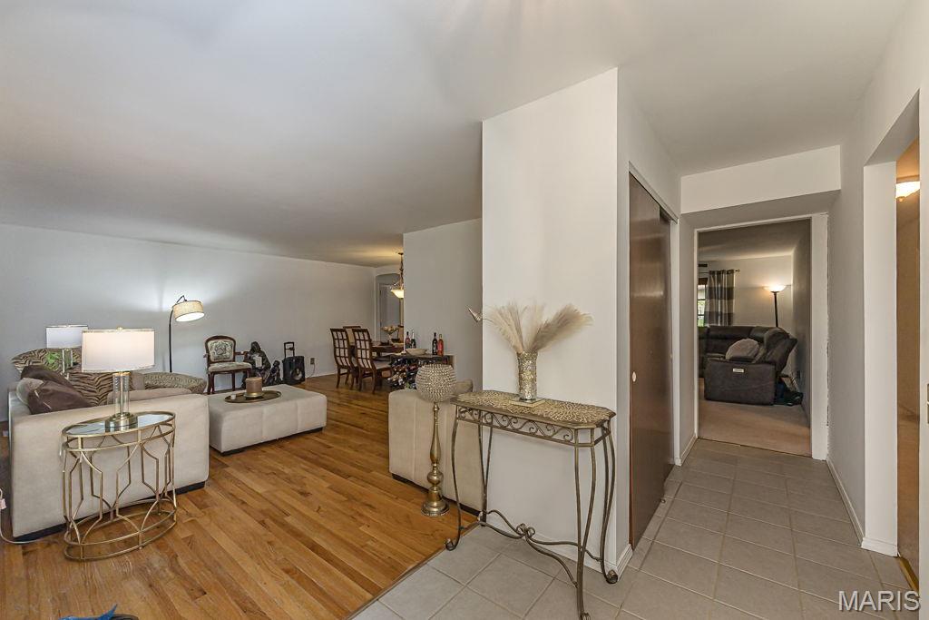 5th image of 2105 Barcelona Dr, Florissant, MO 63033 | MLS# MIS26050110
