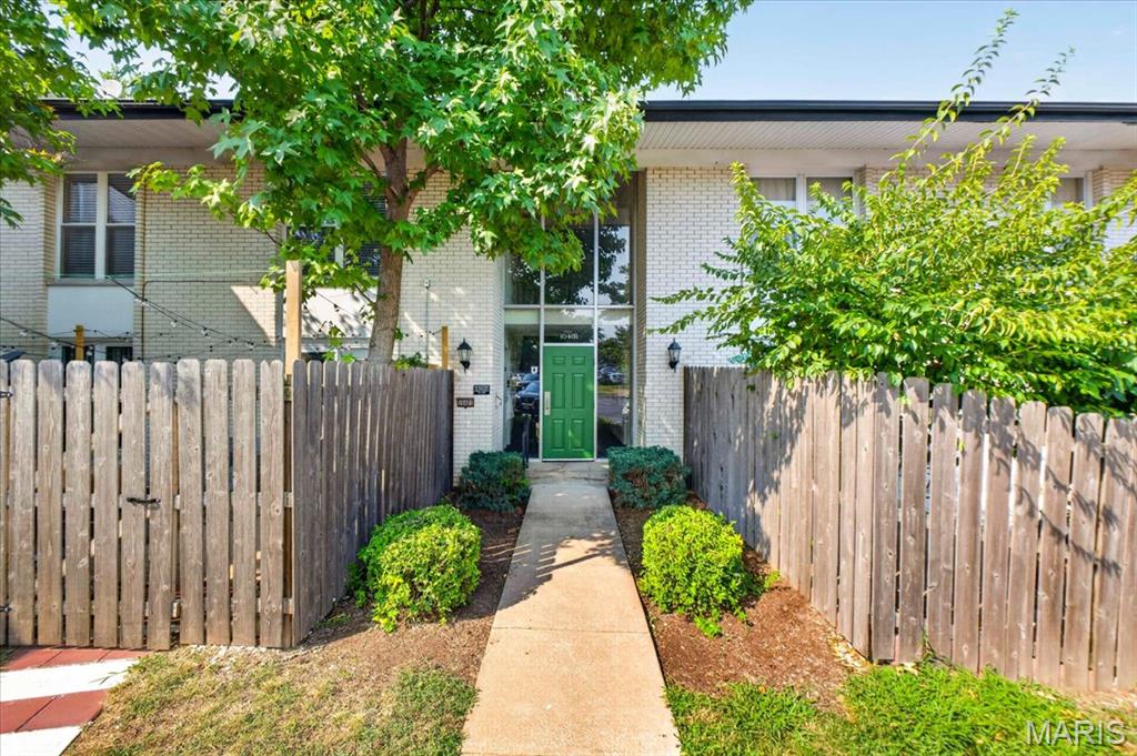 1st image of 10401 Briarbend Dr #9, Saint Louis, MO 63146 | MLS# MIS26050117