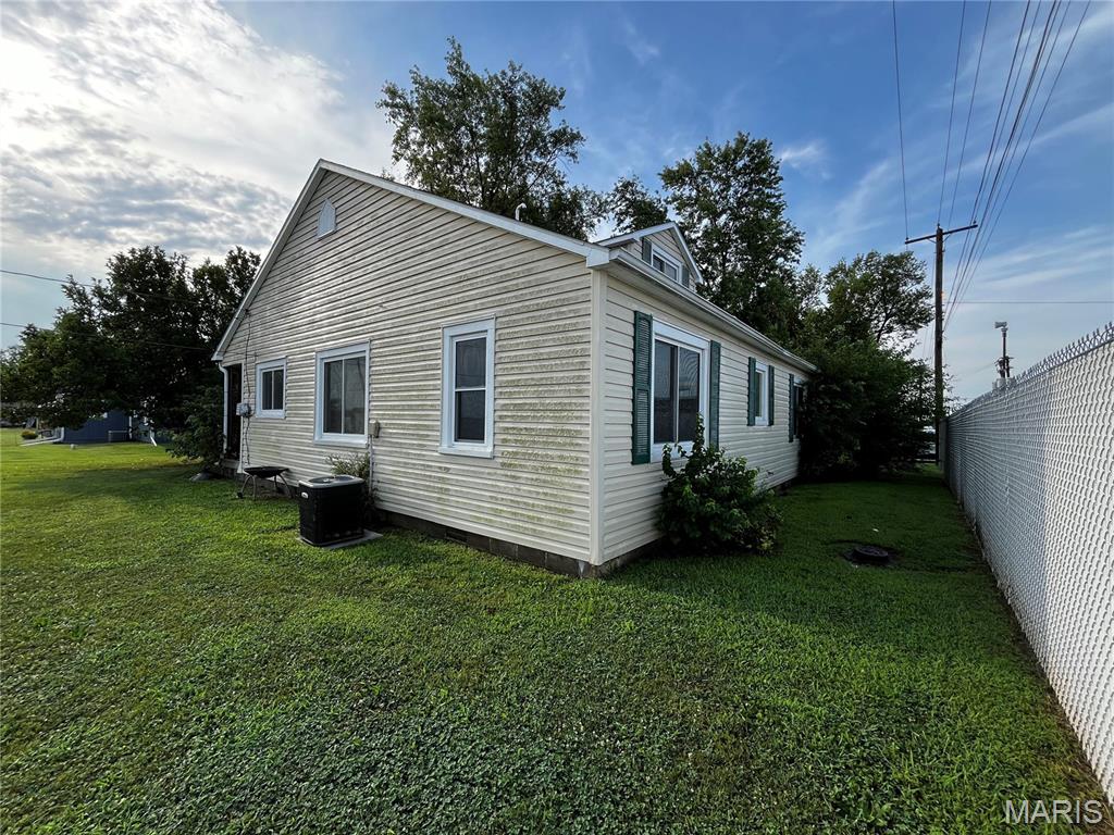 3rd image of 802 Summit St, Butler, MO 64730 | MLS# MIS26050151