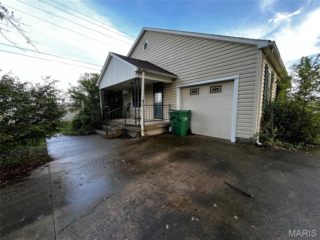 1st image of 802 Summit St, Butler, MO 64730 | MLS# MIS26050151