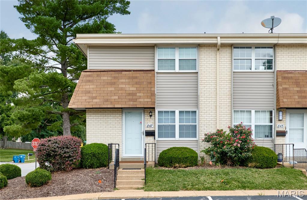 1st image of 847 Wendevy Ct, Ballwin, MO 63011 | MLS# MIS26050174