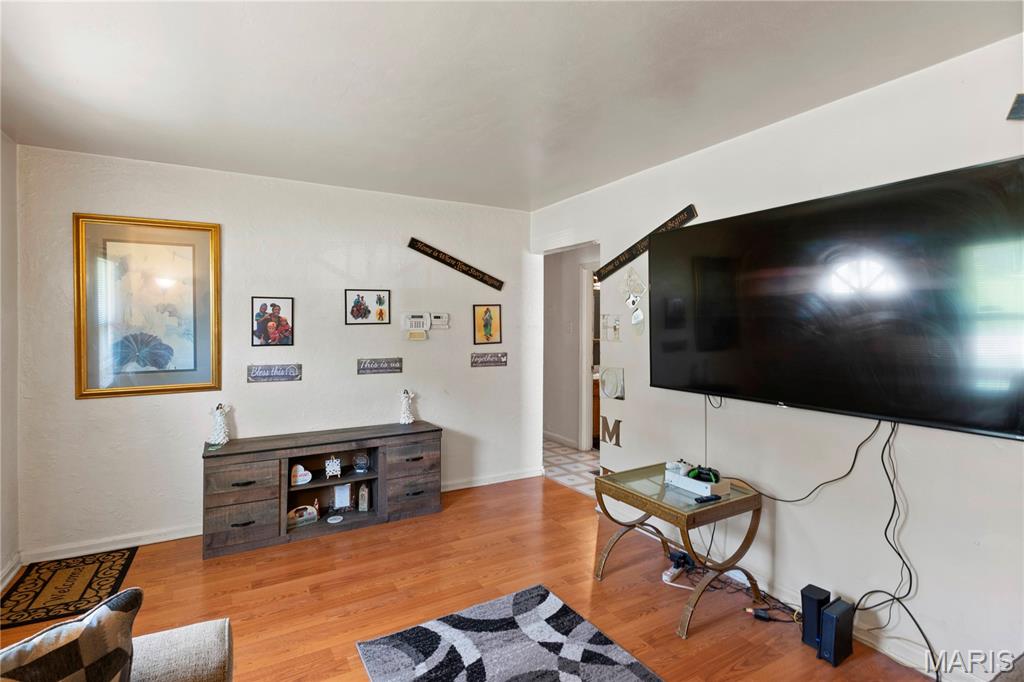 4th image of 8017 Patterson Dr, Saint Louis, MO 63134 | MLS# MIS26050175