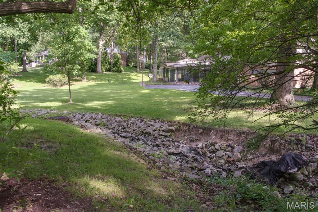 4th image of 103 Frontenac Forest, Saint Louis, MO 63131 | MLS# MIS26050306