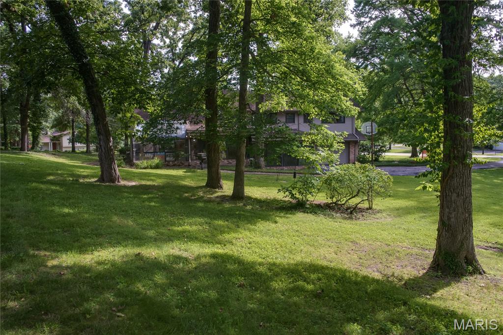 2nd image of 103 Frontenac Forest, Saint Louis, MO 63131 | MLS# MIS26050306
