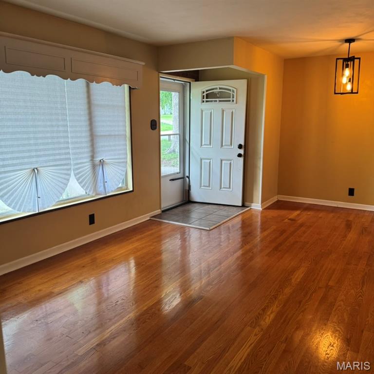 2nd image of 10016 Lakemoor Dr, Saint Louis, MO 63136 | MLS# MIS26050466