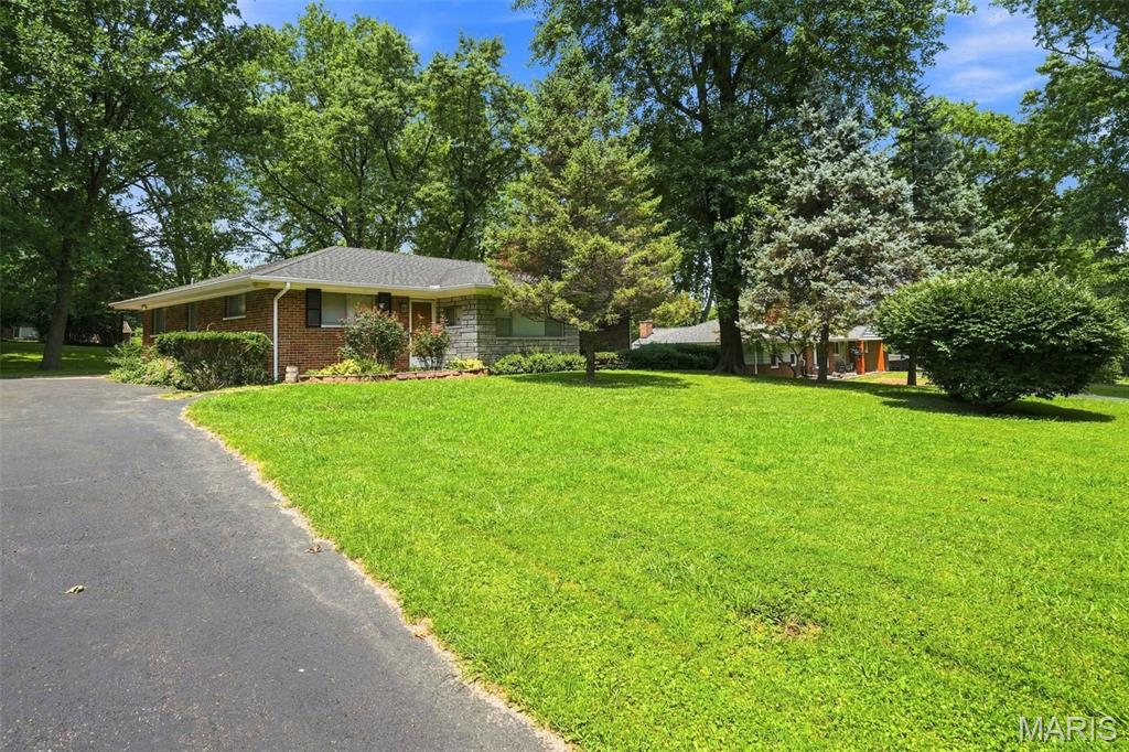 3rd image of 1329 Coburg Lands Dr, Saint Louis, MO 63137 | MLS# MIS26050635