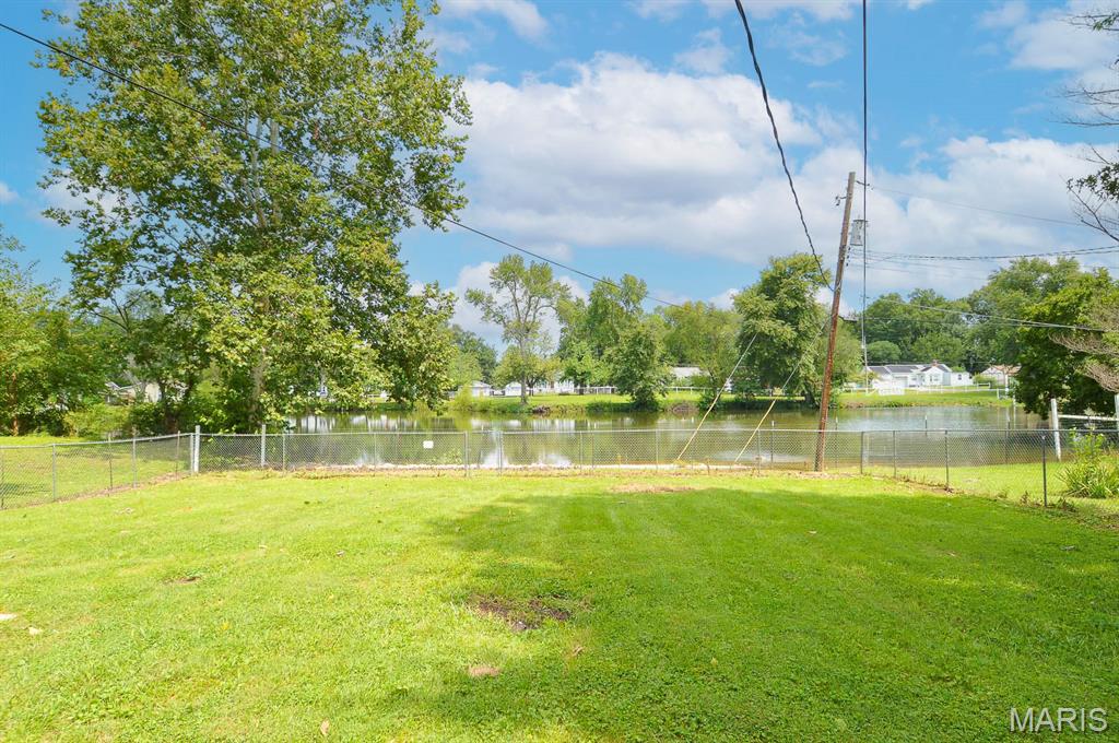 2nd image of 425 S 47th St, Belleville, IL 62226 | MLS# MIS26050647