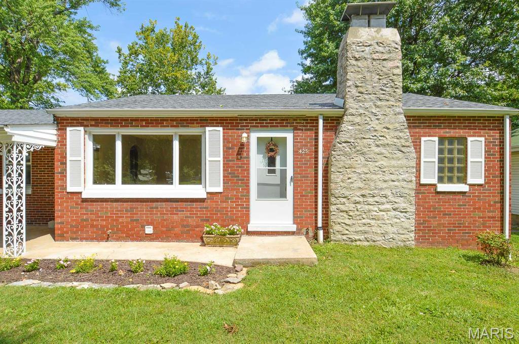 3rd image of 425 S 47Th St, Belleville, IL 62226 | MLS# MIS26050647