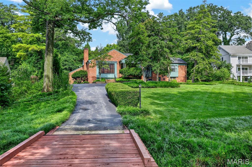 2nd image of 8 Winding Brook Ln, Saint Louis, MO 63124 | MLS# MIS26050728