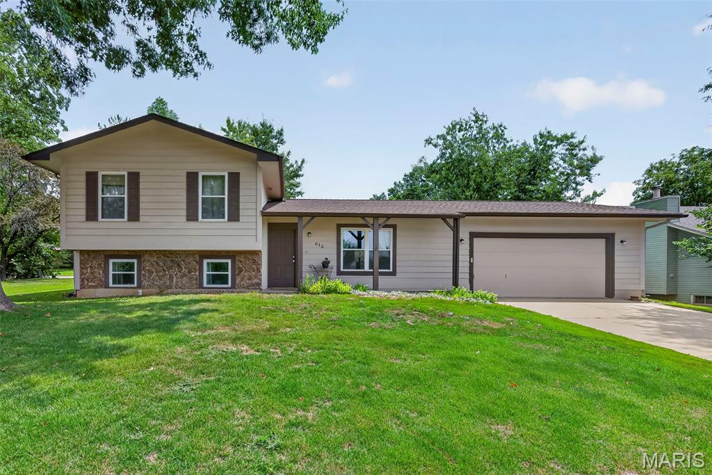 2nd image of 612 Lakewood Dr, Lake Saint Louis, MO 63367 | MLS# MIS26050807
