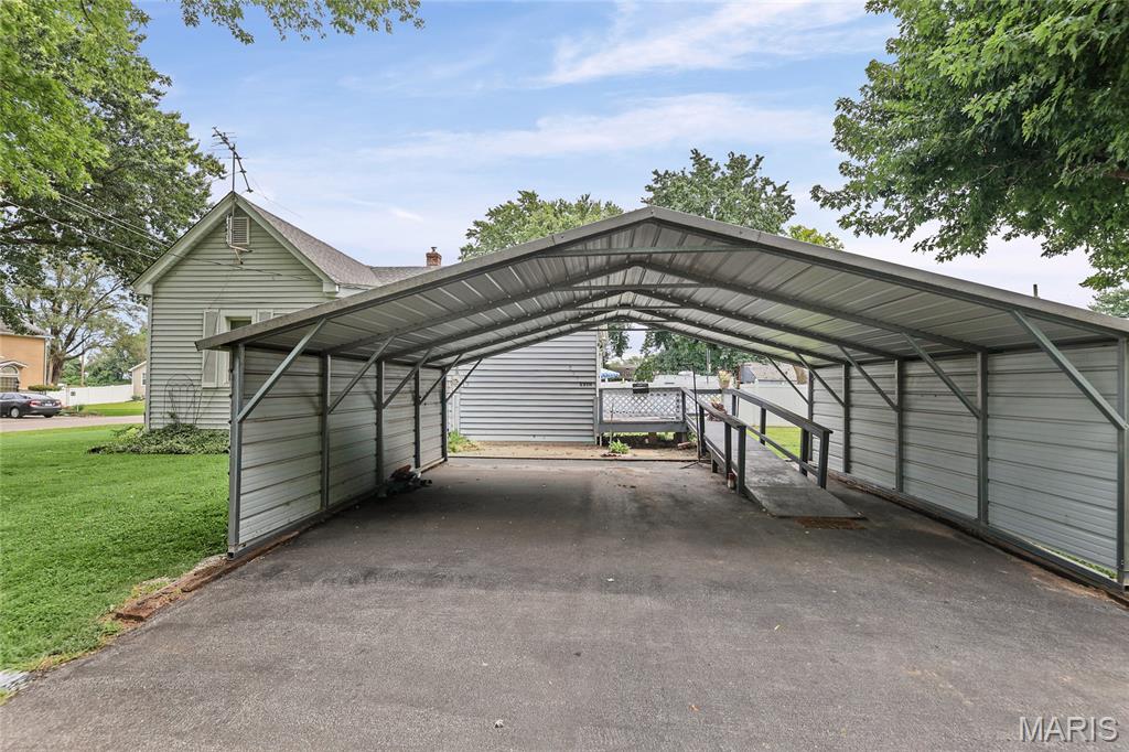 3rd image of 406 S 5Th St, Caseyville, IL 62232 | MLS# MIS26050886