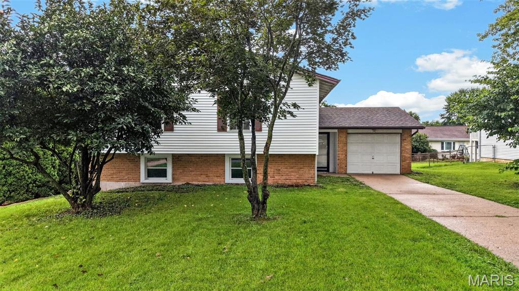 2nd image of 1523 Shadow Ln, Saint Charles, MO 63303 | MLS# MIS26050902