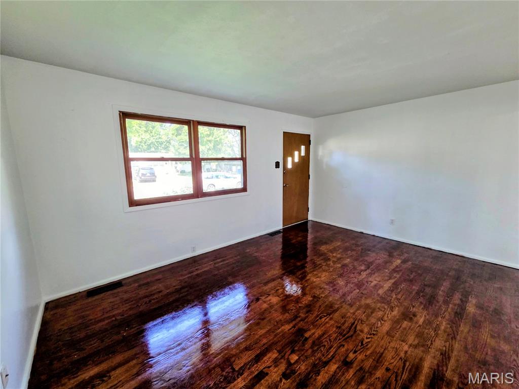 2nd image of 1750 Beverly Dr, Florissant, MO 63031 | MLS# MIS26050940