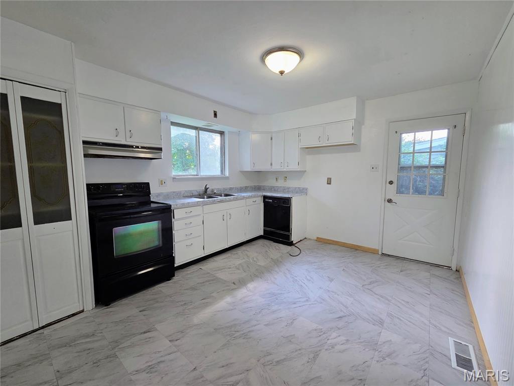 3rd image of 1750 Beverly Dr, Florissant, MO 63031 | MLS# MIS26050940