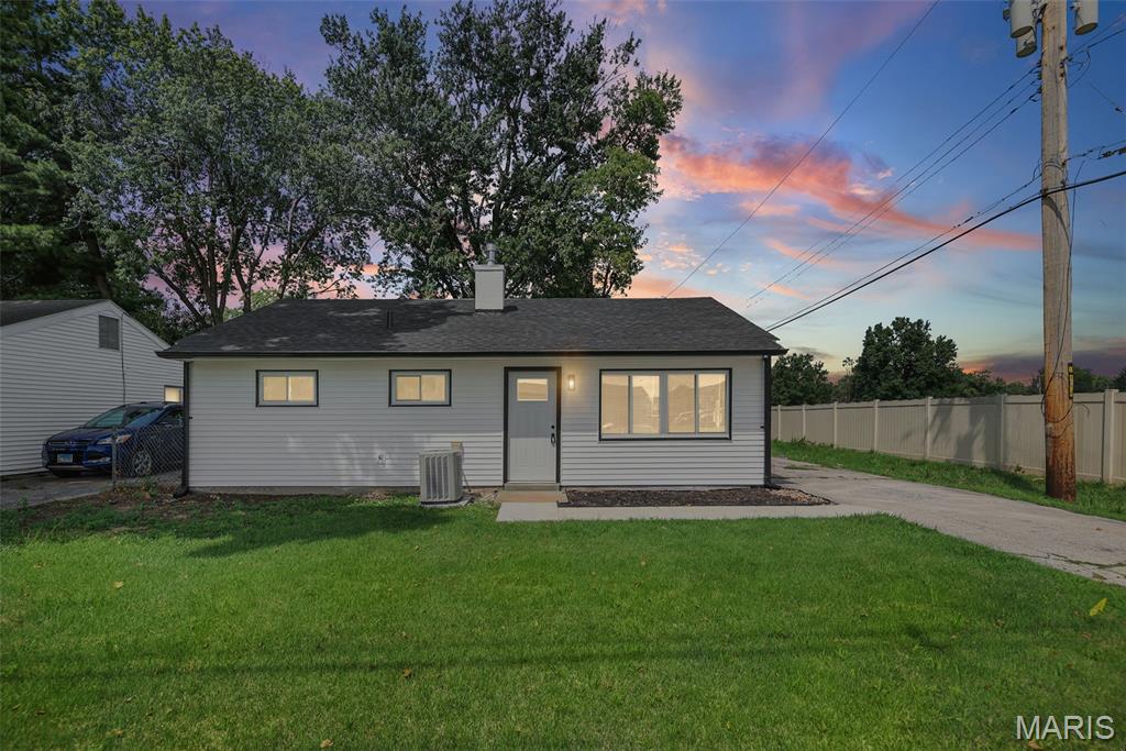 2nd image of 1009 Royal Heights Rd, Belleville, IL 62226 | MLS# MIS26051071