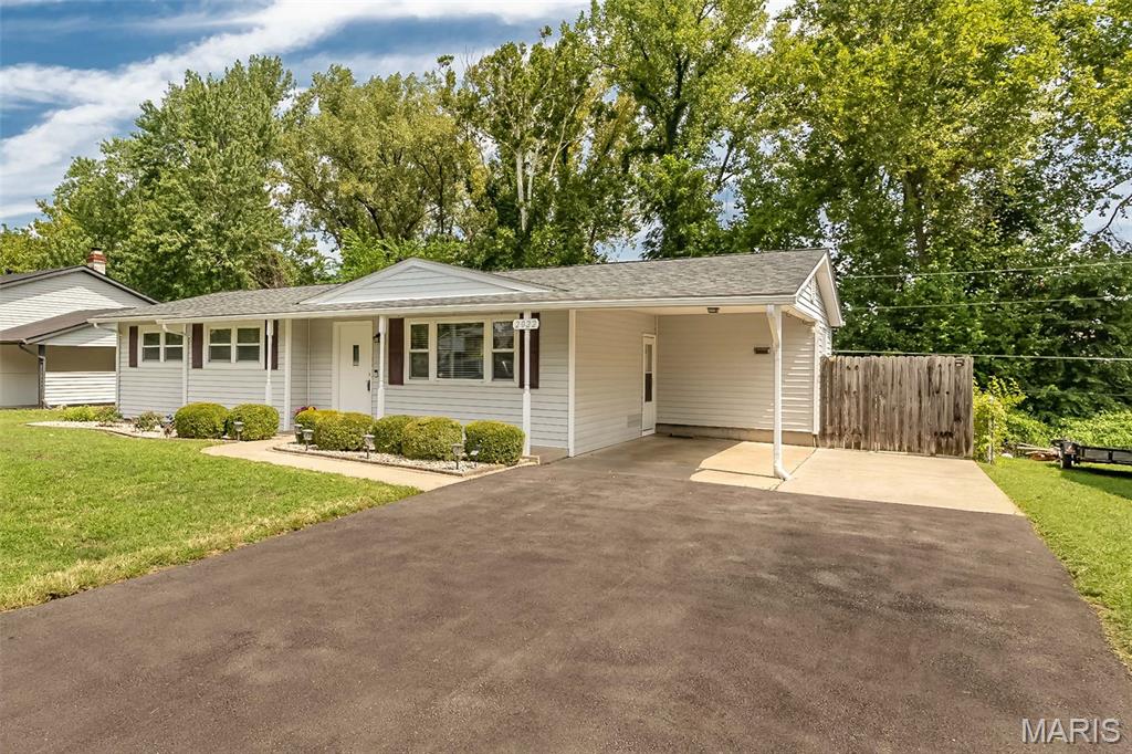 2nd image of 2022 Dawson Dr, Saint Charles, MO 63301 | MLS# MIS26051096