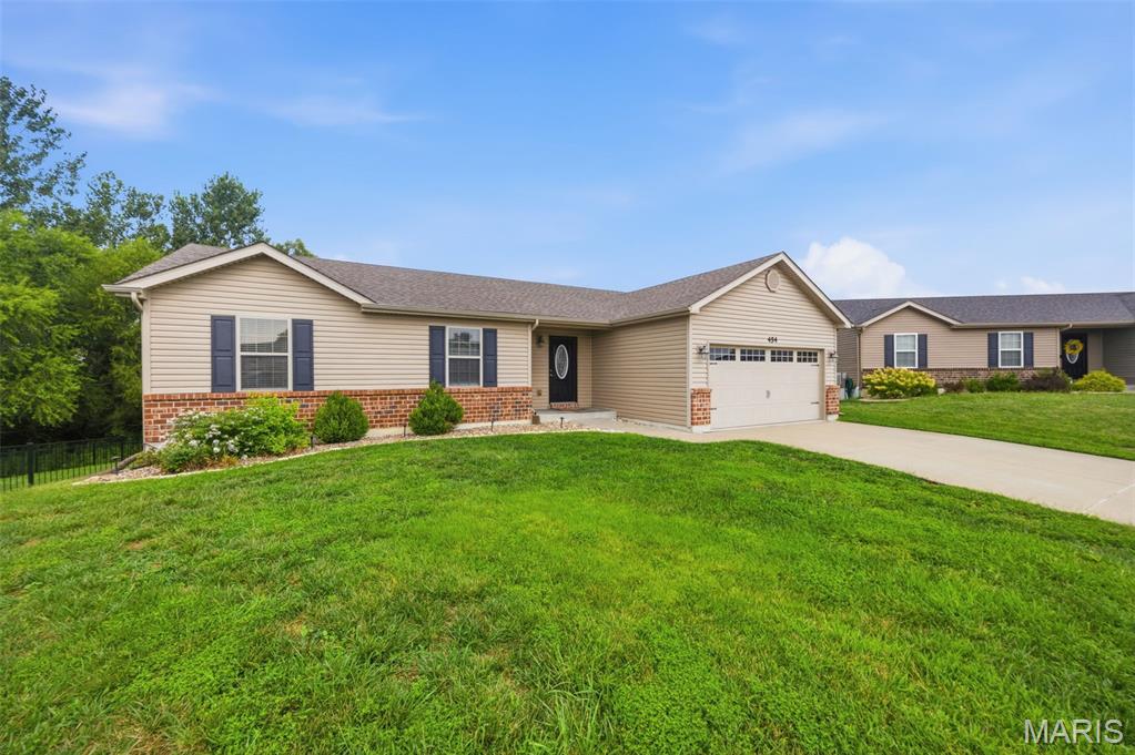 2nd image of 454 Honeysuckle Creek Dr, Wentzville, MO 63385 | MLS# MIS26051171