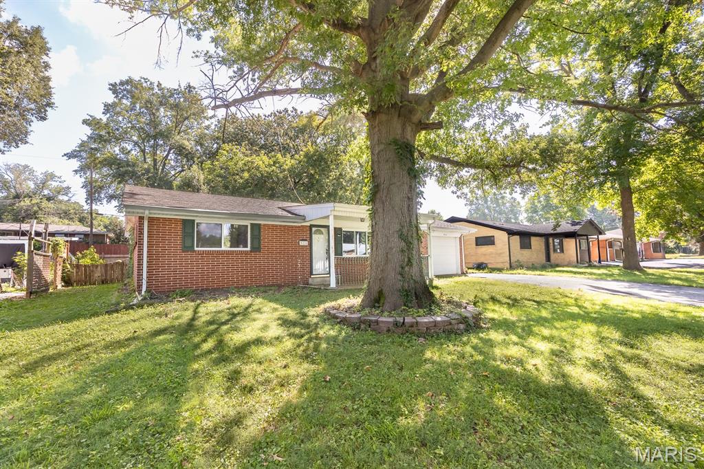 2nd image of 916 Peony Dr, Belleville, IL 62220 | MLS# MIS26051209