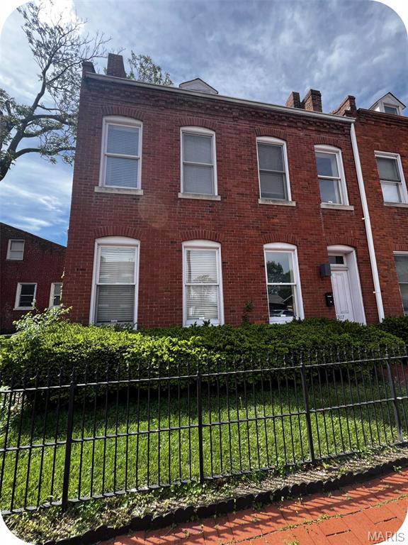 1st image of 1917 S 11th St, St Louis, MO 63104 | MLS# MIS26051276
