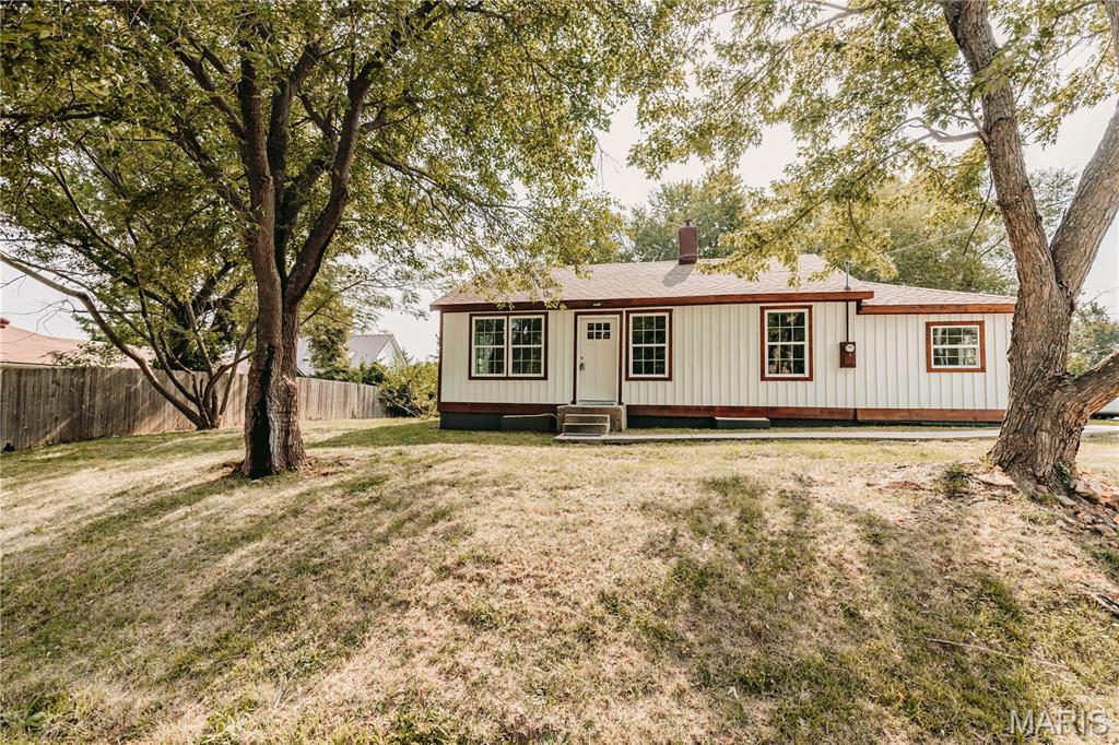 1st image of 303 S Pine St, Dixon, MO 65459 | MLS# MIS26051372