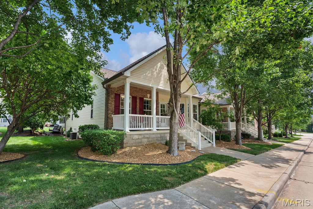 2nd image of 781 Queens Court Pl, Saint Peters, MO 63376 | MLS# MIS26051403