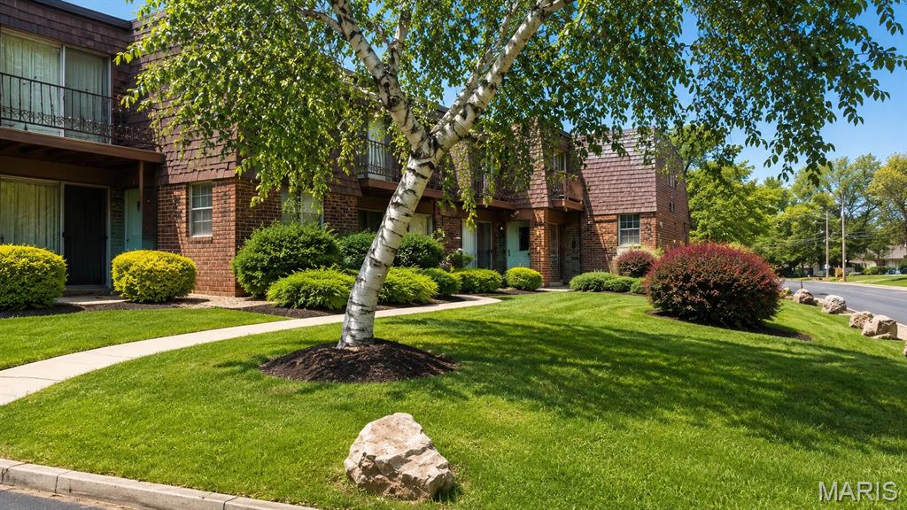 1st image of 20 Arbor Village Ct, Saint Louis, MO 63135 | MLS# MIS26051474