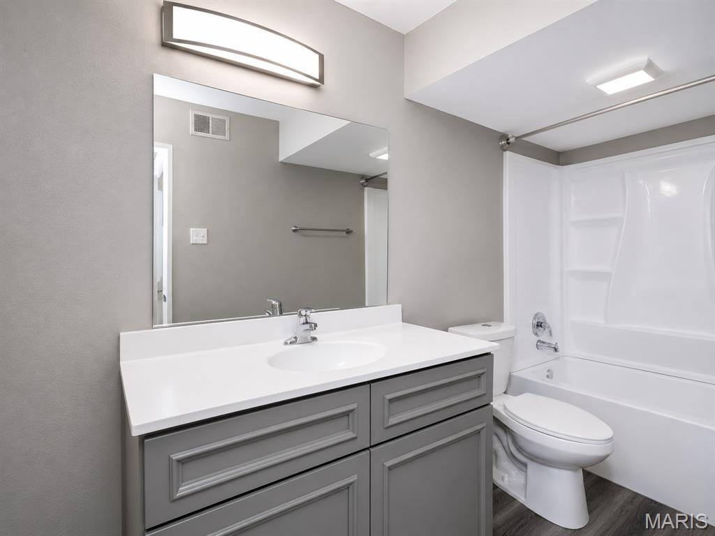 4th image of 20 Arbor Village Ct, Saint Louis, MO 63135 | MLS# MIS26051474