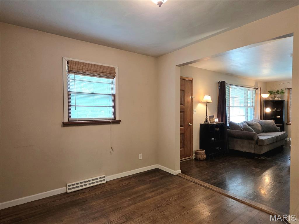 5th image of 19 E 11Th St, Washington, MO 63090 | MLS# MIS26051503