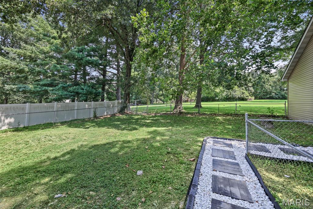 4th image of 1202 Cart Ln, Belleville, IL 62221 | MLS# MIS26051515
