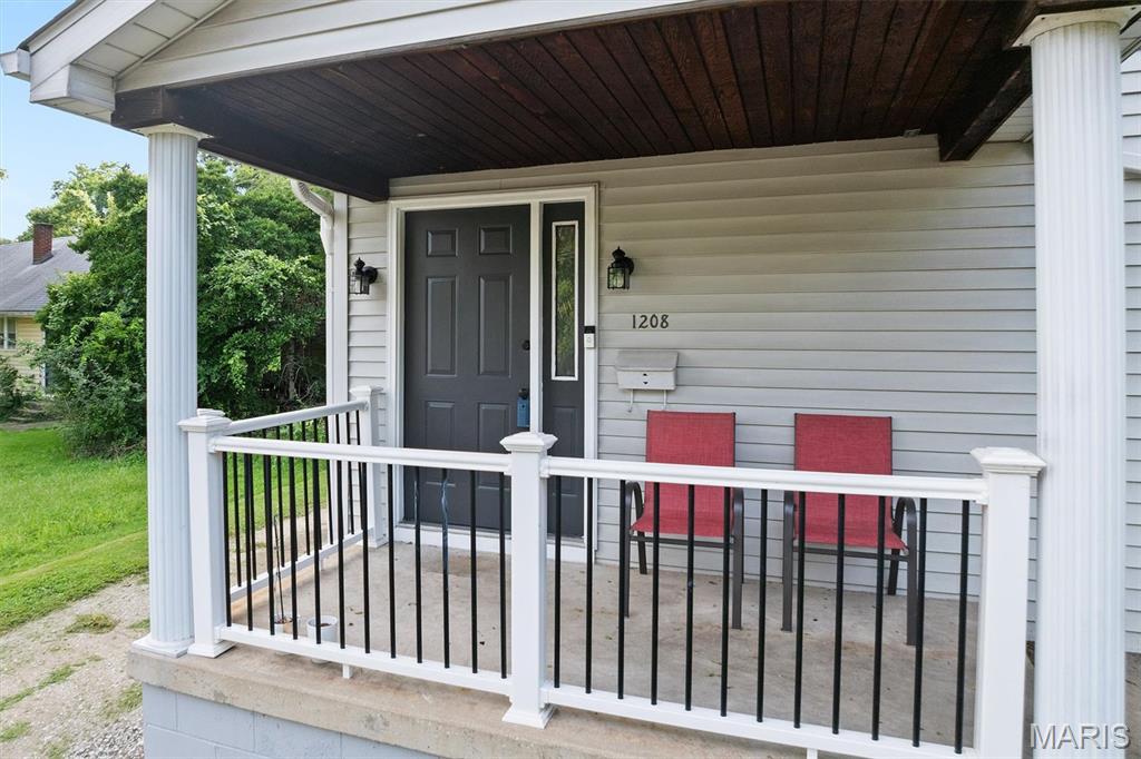 2nd image of 1208 Armstrong St, Alton, IL 62002 | MLS# MIS26051541