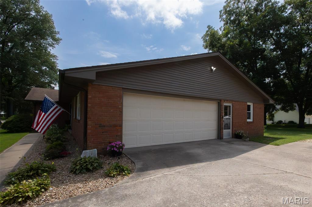 2nd image of 1229 Fairlane Dr, Cape Girardeau, MO 63701 | MLS# MIS26051558