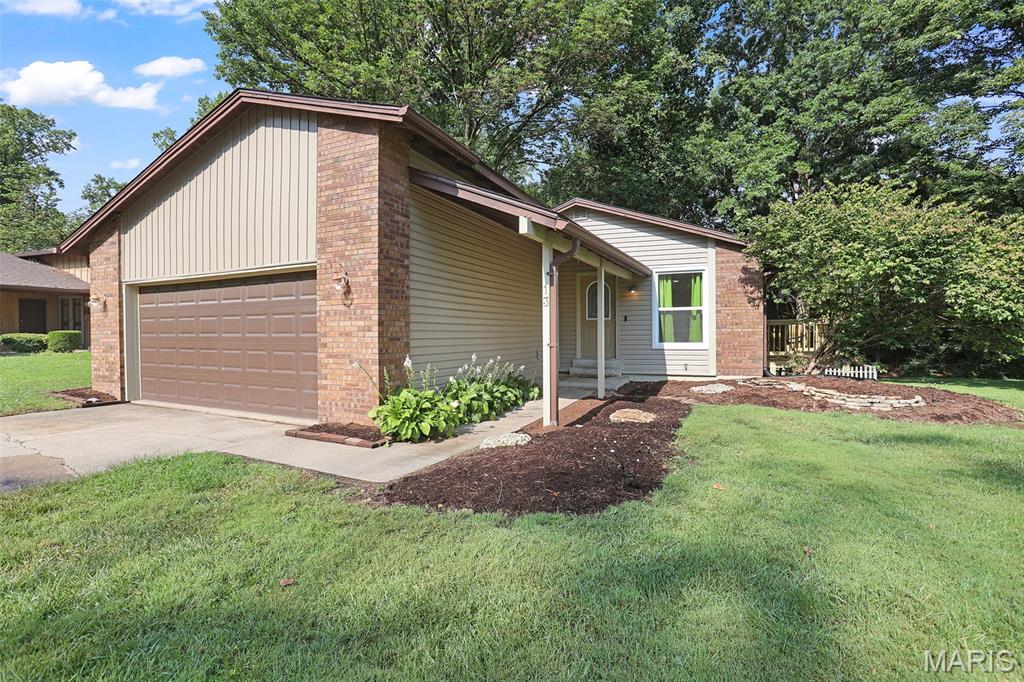 2nd image of 13 Dogwood Ln, Glen Carbon, IL 62034 | MLS# MIS26051583