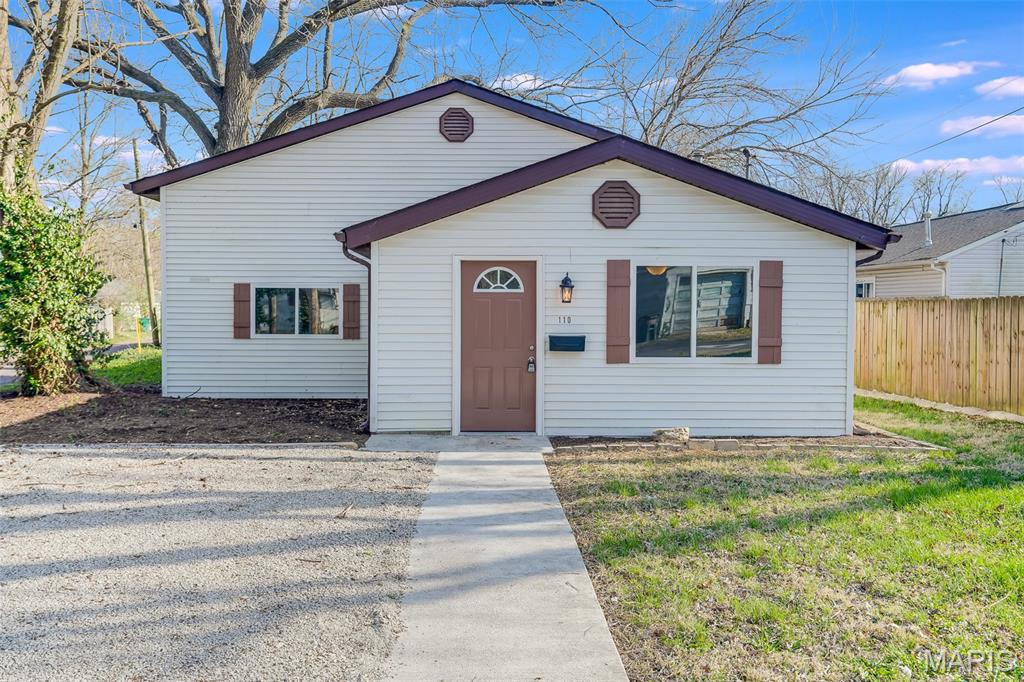 2nd image of 110 S 32nd St, Belleville, IL 62226 | MLS# MIS26051657